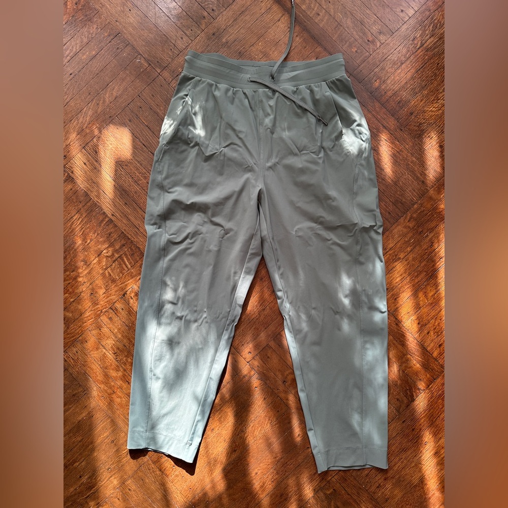 Sweaty Betty 27” explorer pants in heath green small